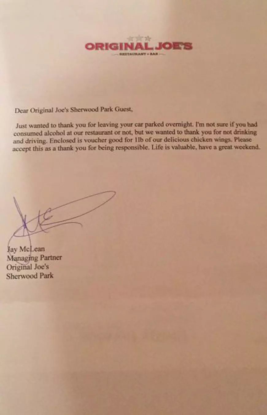 S-a îmbătat şi a lăsat maşina parcată în oraş. A doua zi, şoc! Ce mesaj a găsit pe parbriz