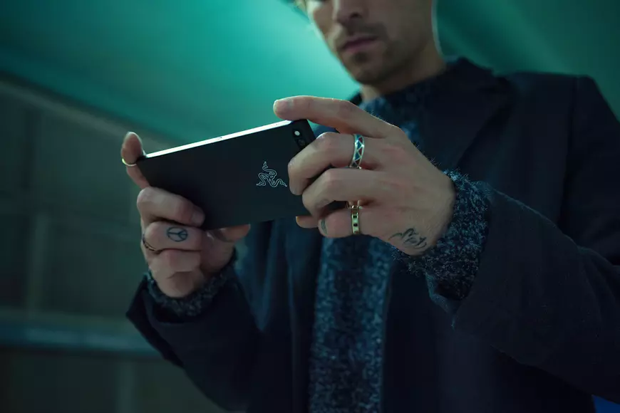 Razer lansează Razer Phone, primul său smartphone, cu specificații de top, baterie gigantică, sunet THX și preț cu câteva sute de dolari mai mic decât iPhone X. Cum arată Razer Phone - VIDEO