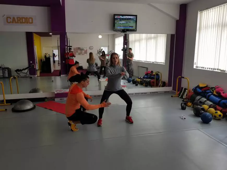 Proful de fitness al fotbaliștilor, Alexander Florescu, antrenează acum o vedetă din showbiz