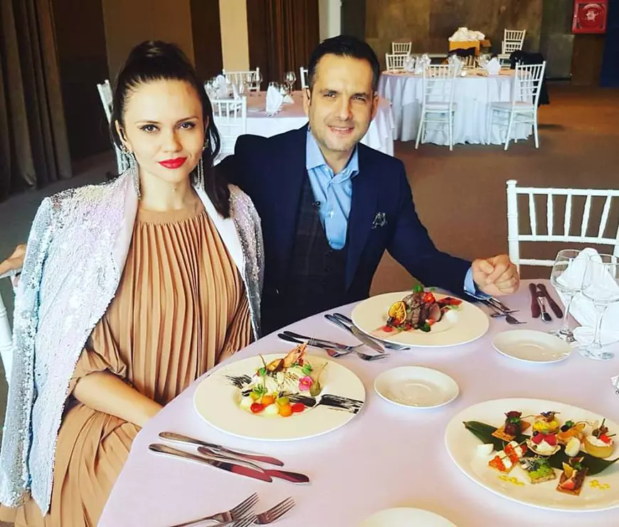 Mădălin Ionescu și Cristina Șișcanu au dat startul petrecerii de botez a fiicei lor. Cum s-a îmbrăcat jurnalista