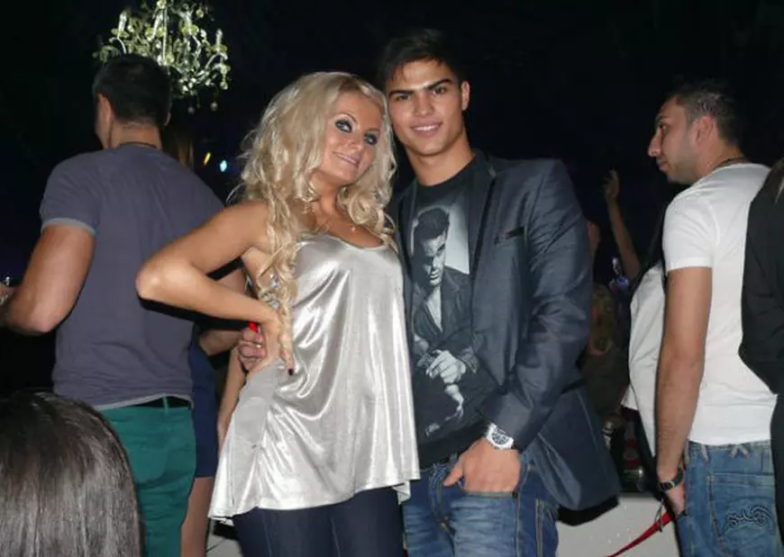 EXCLUSIV/Unul dintre ”misterioșii bărbați în negru” care l-au apărat pe Dragnea e ”mondenul” Iulian Demeter. Fost model, el e cel a ”divorțat-o” pe cântăreața Sylvia de Andrei de la Alb&Negru