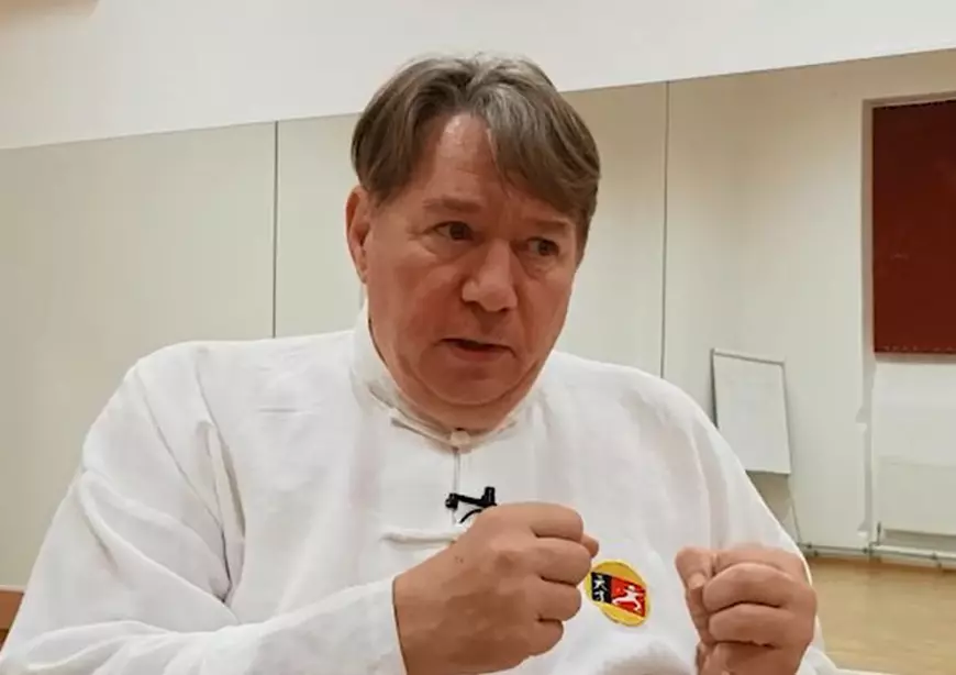 VIDEO/ Lecții chinezești. Ca să scape de stres și de probleme, românii învață „să fie ca apa”