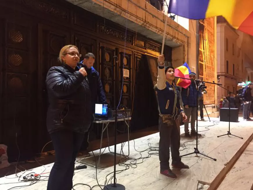 Criza imunoglobulinei din România ține o fetiță de 12 ani închisă în casă, la Timișoara. Copila nu-și poate face tratamentul din iulie| FOTO