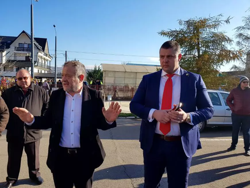 Președintele CJ și prefectul de Vaslui le-au garantat angajaților de la Protecția Copilului că își vor primi salariile restante| FOTO&VIDEO