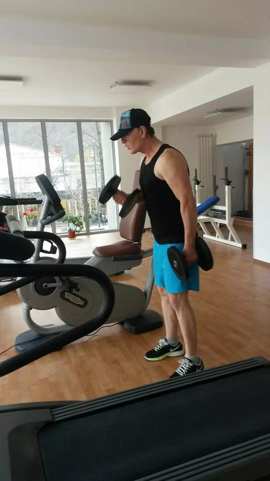 EXCLUSIV/ Aurel Moldoveanu, turneu de colinde cu ganterele în portbagaj
