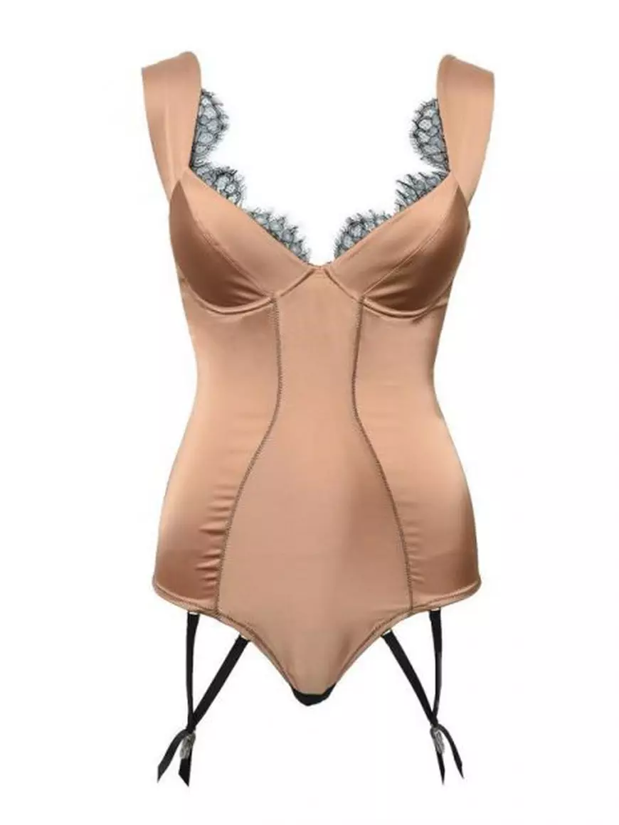 Cele mai hot topuri elegante pentru tinuta de seara!