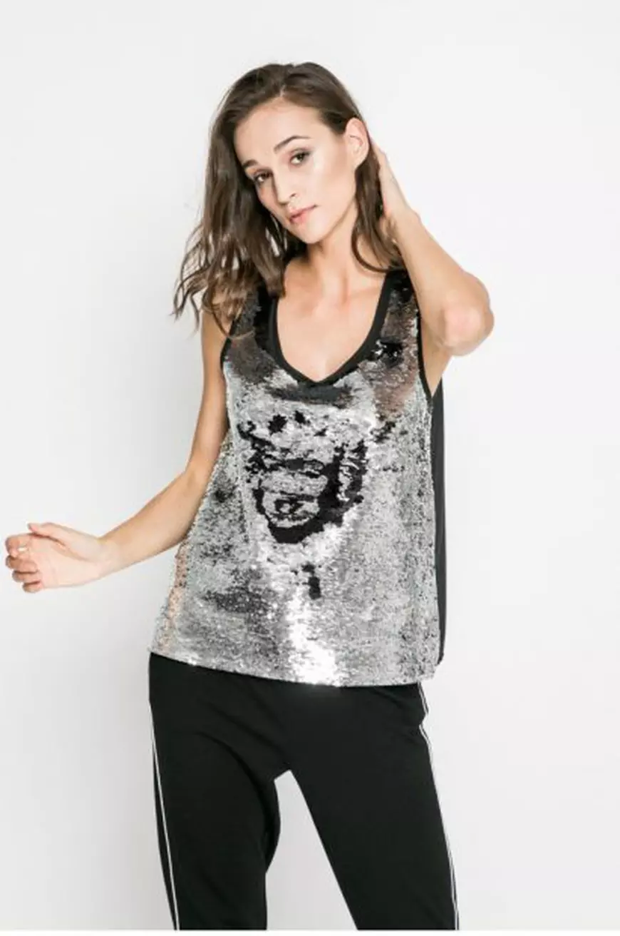 Cele mai hot topuri elegante pentru tinuta de seara!