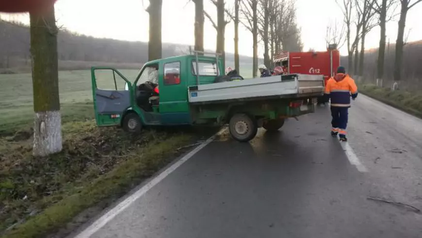 Accident pe DJ222 Tulcea-Agighiol. O persoană este încarcerată