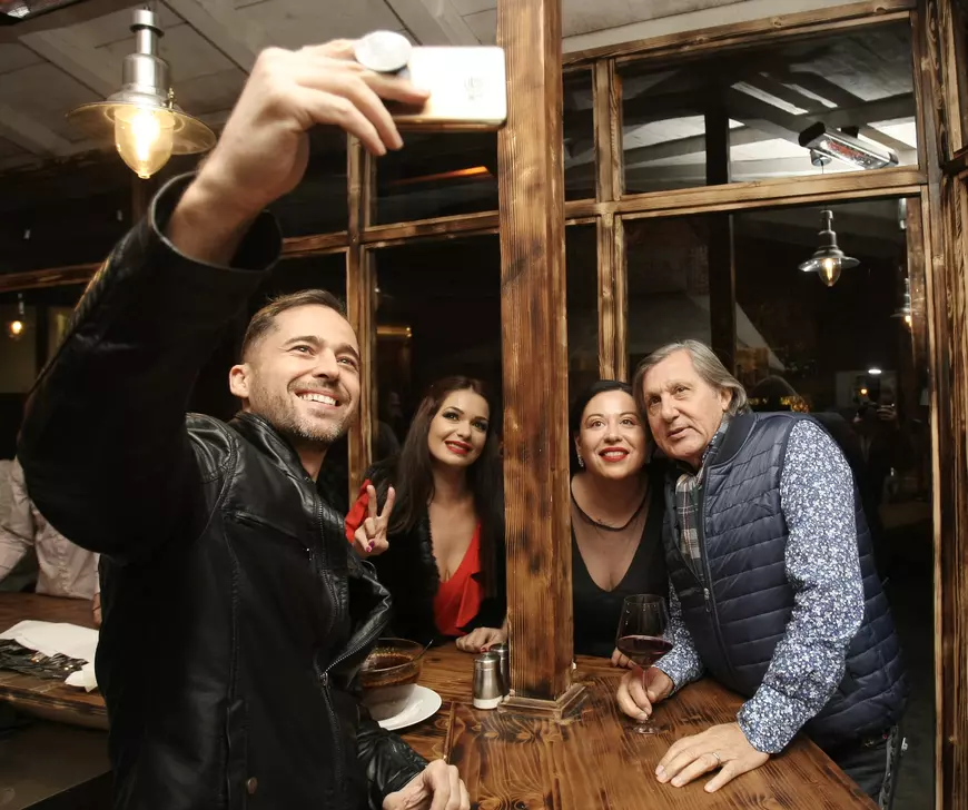 VIDEO/Oana Roman ispitește bucureștenii chiar în mijlocul postului. „Este dezlegare la carne!”