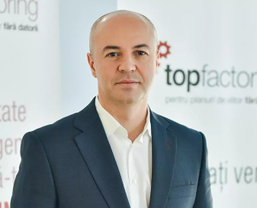 Românii iau pe datorie telefoane și haine scumpe pentru copiii lor, spune Cătălin Neagu