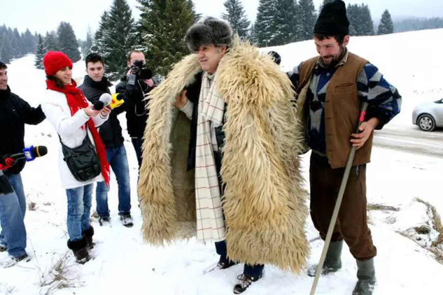 Unde au petrecut Revelionul vedetele din sportul românesc. În Emirate, Nasty a făcut show: a dansat cu Bebeto Reghecampf! 1 ianuarie special pentru Mutu! / FOTO&VIDEO