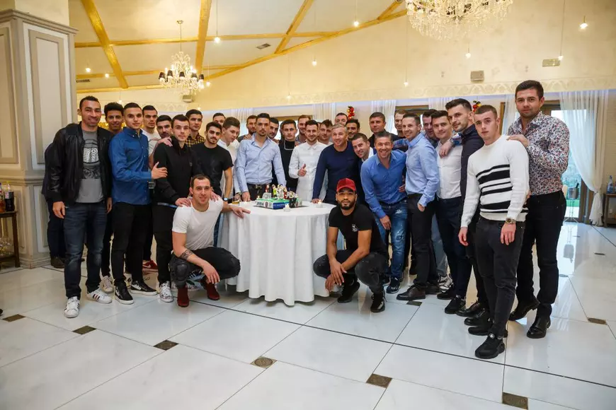 Dan Petrescu a împlinit 50 de ani. Antrenorul lui CFR Cluj sărbătorește cu familia la Dubai | FOTO&VIDEO