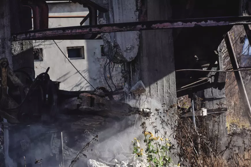 Clădirile de suprafață ale minei sunt demolate