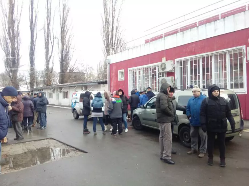 UPDATE: Protest al angajaților Calorgal, nemulţumiţi de neplata salariilor. Muncitorii renunță la protest