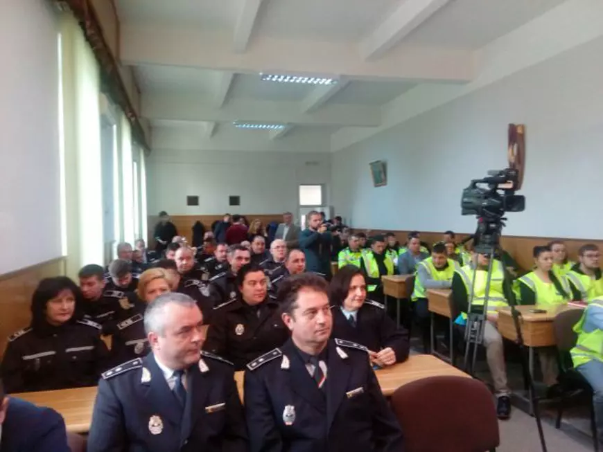 REPORTAJ/O pensionară, o controloare de bilete și un inginer sunt voluntari la Poliția Locală Galați