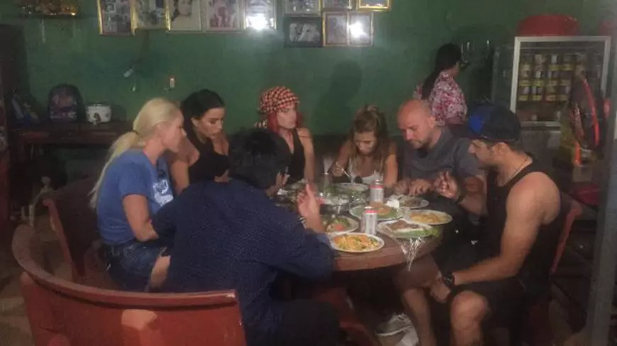 Vedetele au renunțat la luxul de acasă pentru experiențele din „Asia Express”. Imagini rare din Vietnam