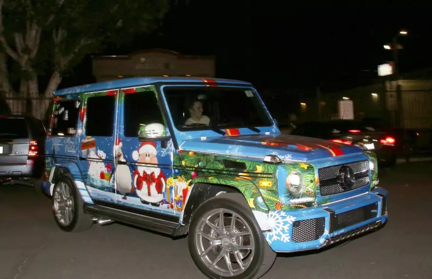 Justin Bieber și-a ”decorat” până și mașina de Crăciun