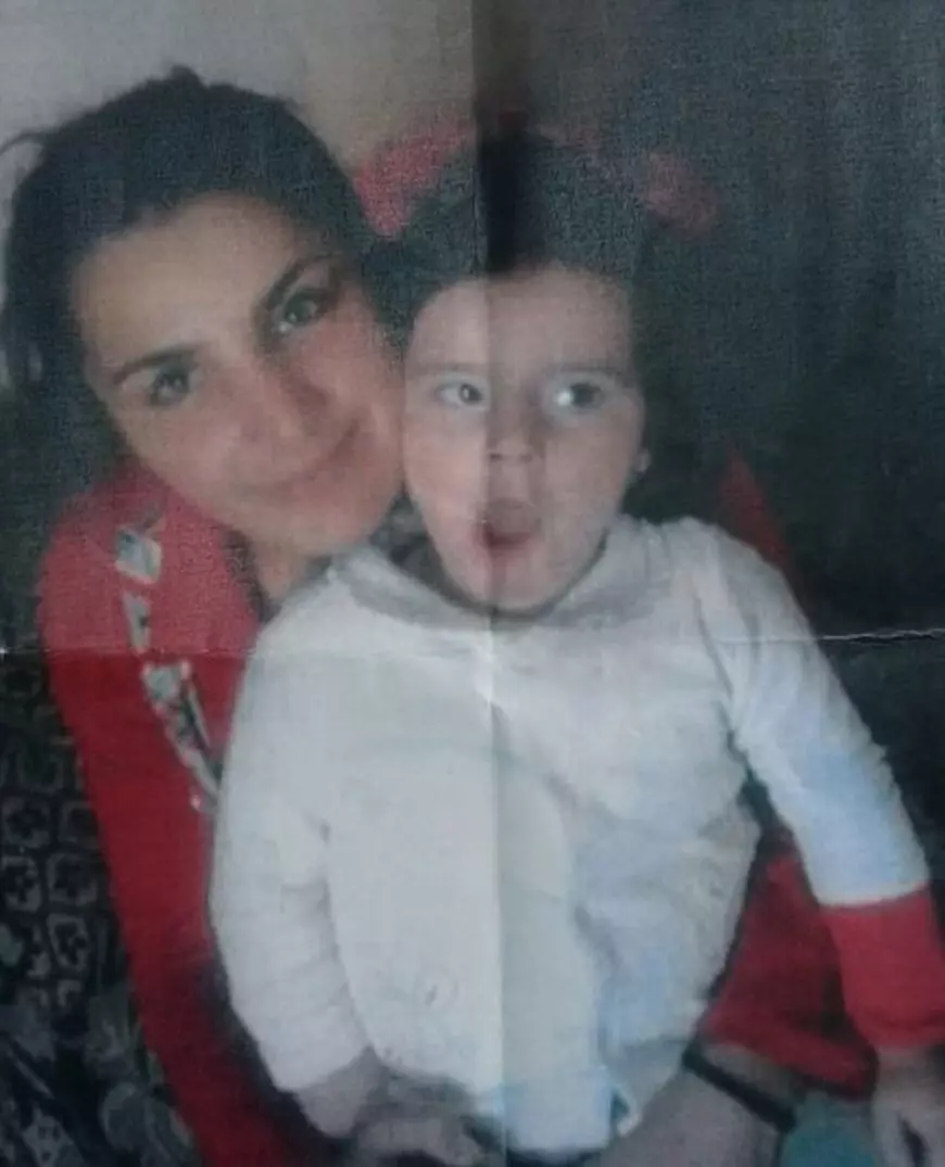 O mamă și fiica ei de doi ani au dispărut de cinci zile. Apropiații vorbesc de neînțelegeri mai vechi dintre femeie și concubinul părăsit al acesteia