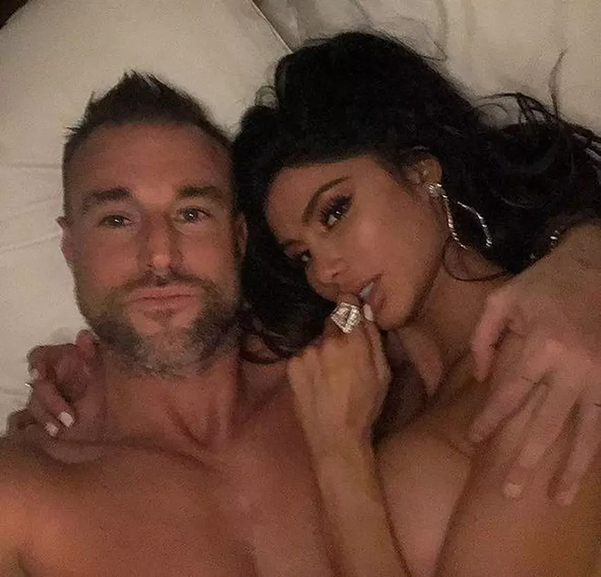 Philipp Plein și iubita s-au pozat goi în pat. Ipostază incendiară