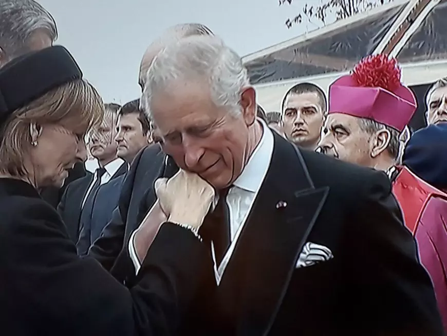 FOTO/ Moment încărcat de semnificații între Prințul Charles și Principesa Margareta