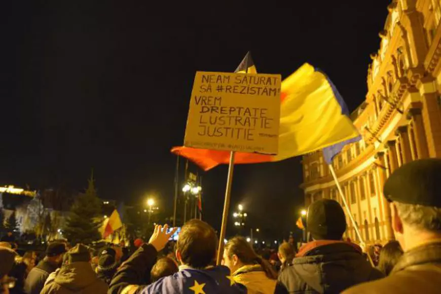 Proteste în Sibiu și în marile orașe din țară față de modificările Codului Fiscal și legilor Justiției