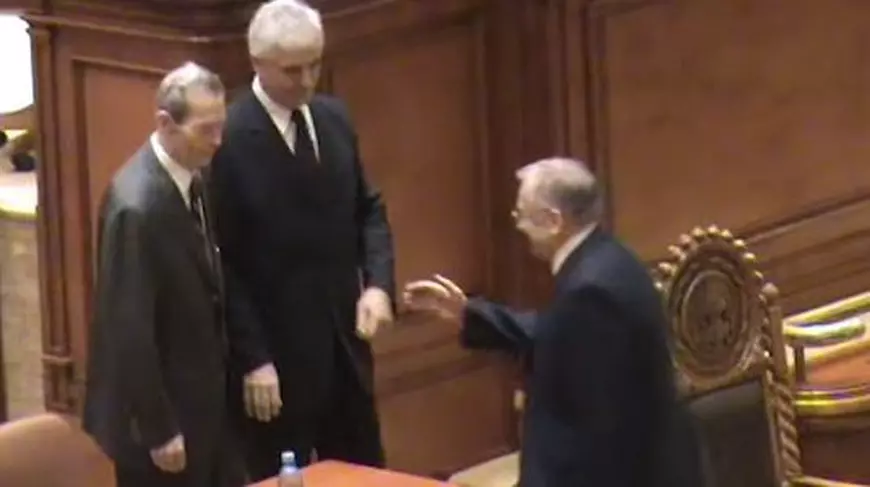 Momentul în care Regele Mihai a refuzat să dea mâna cu Ion Iliescu. Gestul care a făcut înconjurul țării | VIDEO