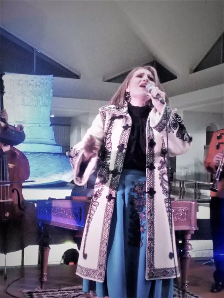 VIDEO/Mirela Vaida, recital de folclor în public, după mulți ani!  A plecat de la emisiune ca să cânte “Mărioară de la Gorj”!