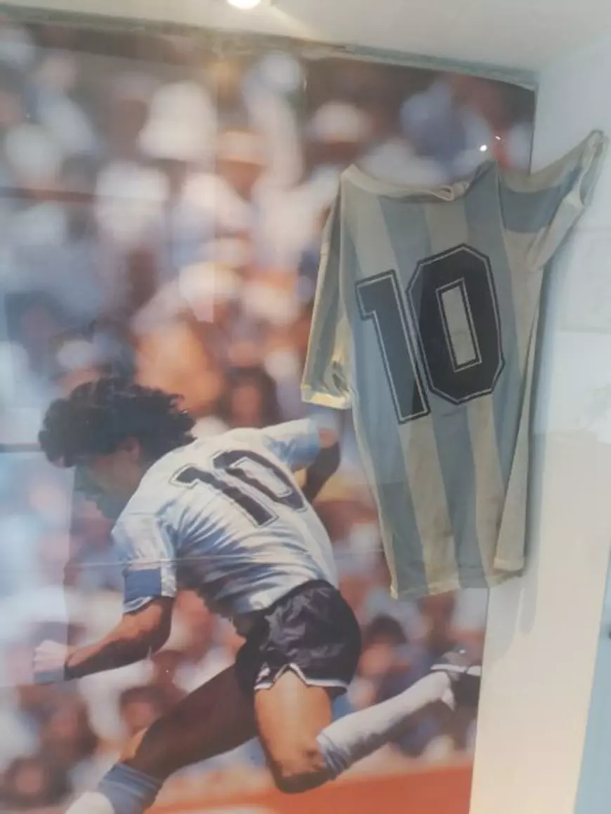 Diego Maradona a donat muzeului un tricou cu care a jucat la Mondialul din 1986
