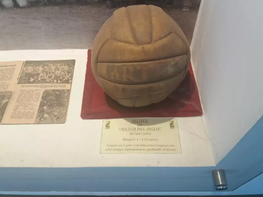 Mingea cu care s-a jucat partida Ungaria - Uruguay, 4-2, la Mondialul din Elveția, 1954