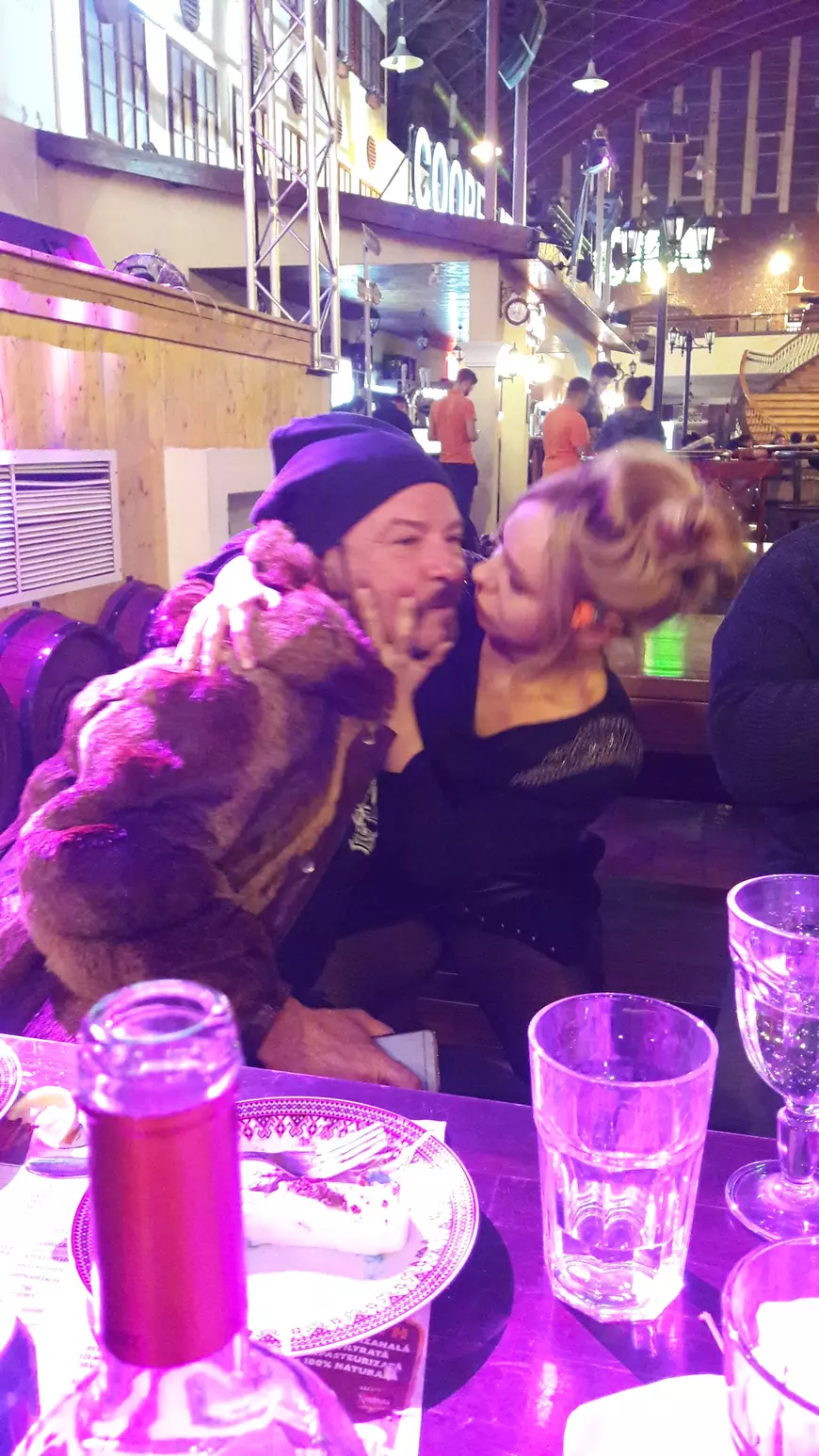 EXCLUSIV/ La 54 de ani, iubește ca un adolescent. ”Tăticul trupelor” Quartz și Voltaj, Amedeo Bolohoi, e amorezat de o cosmeticiană!