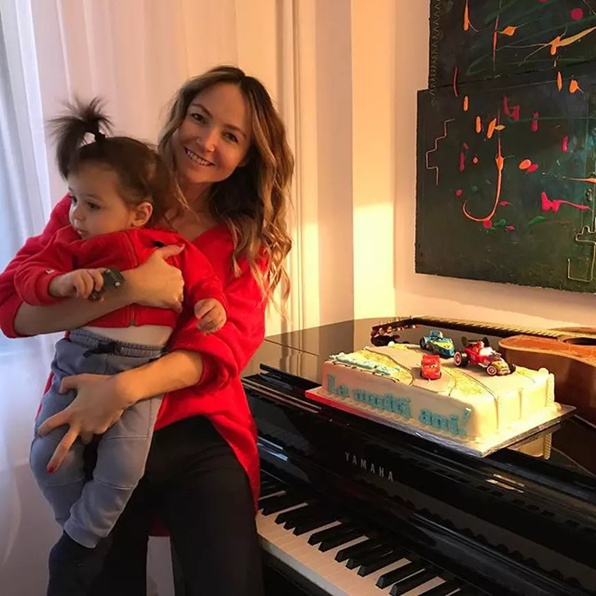 EXCLUSIV/ Băiatul Octaviei Geamănu înoată sincron cu mama sa, la doar un an și două luni