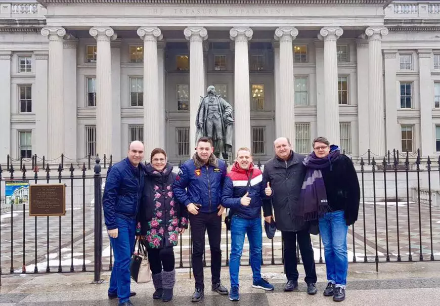 VIDEO EXCLUSIV/Fuego, Irina Loghin și Maria Dragomiroiu au dus cucul din Bucovina la Casa Albă!