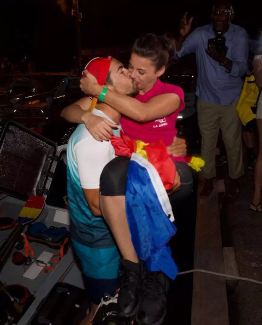 Echipajul românesc a traversat Atlanticul în 38 de zile, 14 ore și 32 de minute. Record de timp pentru ambarcațiunea Atlantic 4. Salata mult visată și o cerere în căsătorie / FOTO&VIDEO