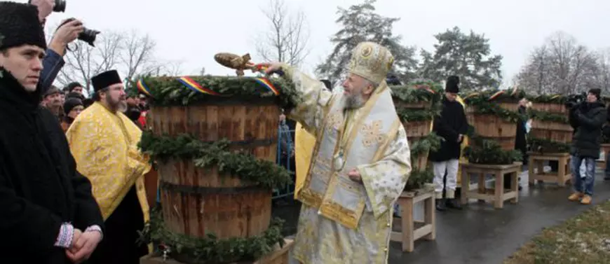 VIDEO| Mii de credincioşi sunt aşteptaţi pe faleza Dunării la Galaţi şi Brăila la Slujba de Bobotează. La Constanța, pregătirile sunt pe ultima sută de metri