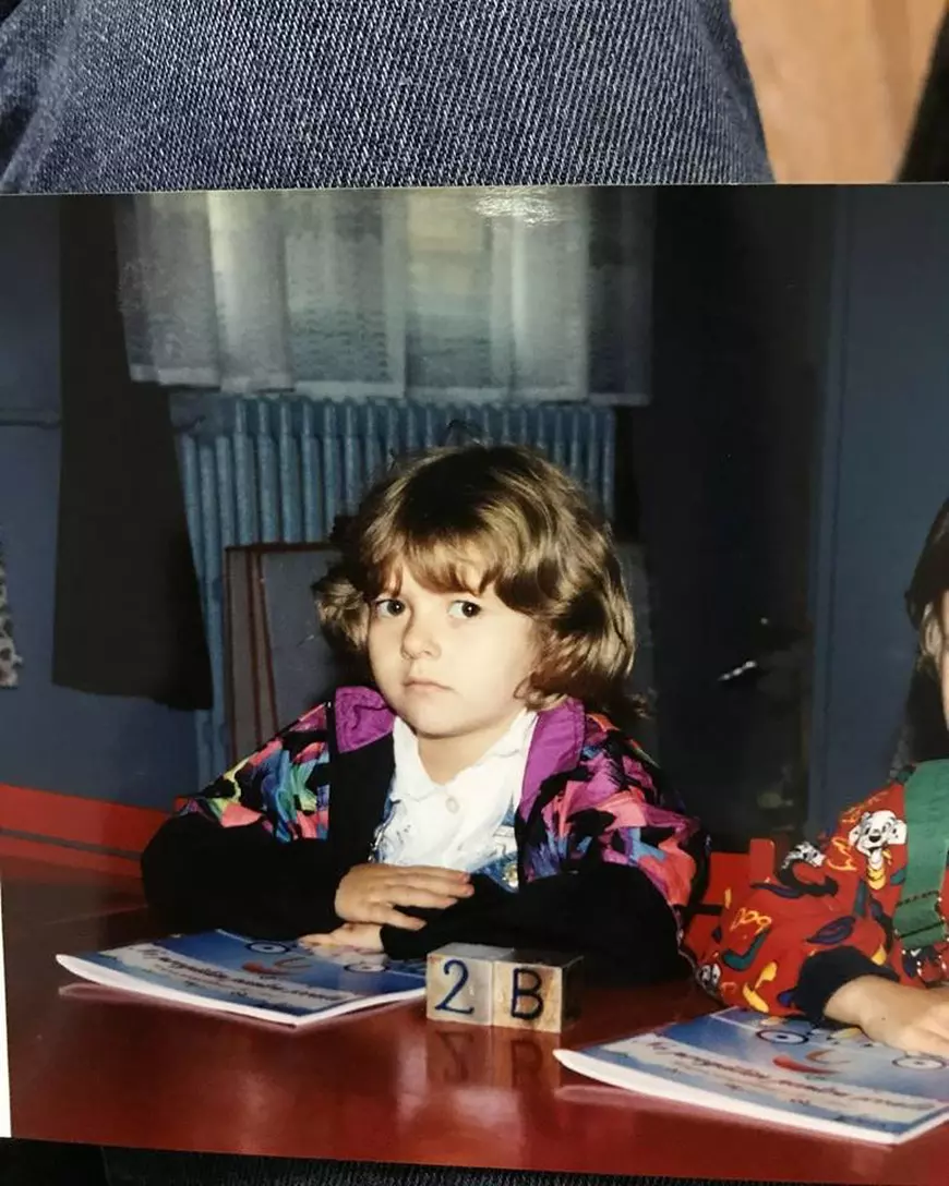 Lidia Buble, în copilărie, nu-i ușor de recunoscut. Nici Răzvan Simion n-ar băga mâna-n foc că e chiar ea