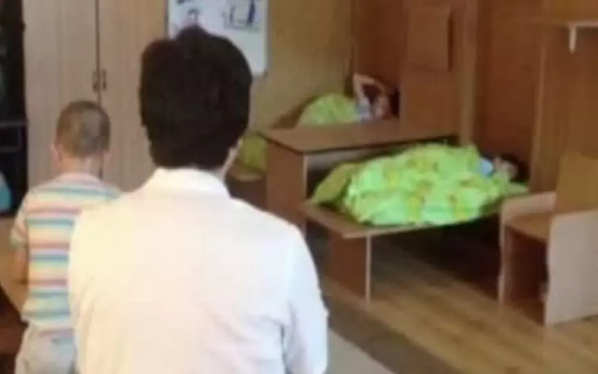 FOTO| Dați afară după ce au agresat copii instituționalizați, au fost reangajați de instanță