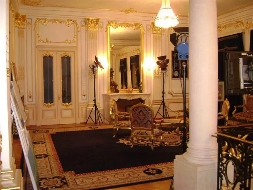 VIDEO / Primul pelerin al Bobotezei la Gigi Becali. Pustnicul Ion, de veghe în fața palatului aurit