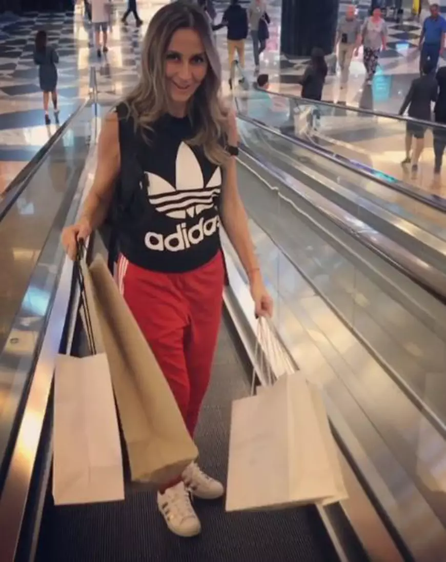 Crina Abrudan a dat iama-n magazine, la reduceri. 15 ore la shopping în două zile