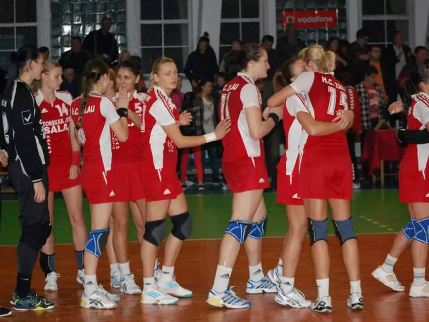 Coșmar pentru handbalistele de la HC Zalău. Înzăpezite în trafic, fetele au stat o noapte în microbuz