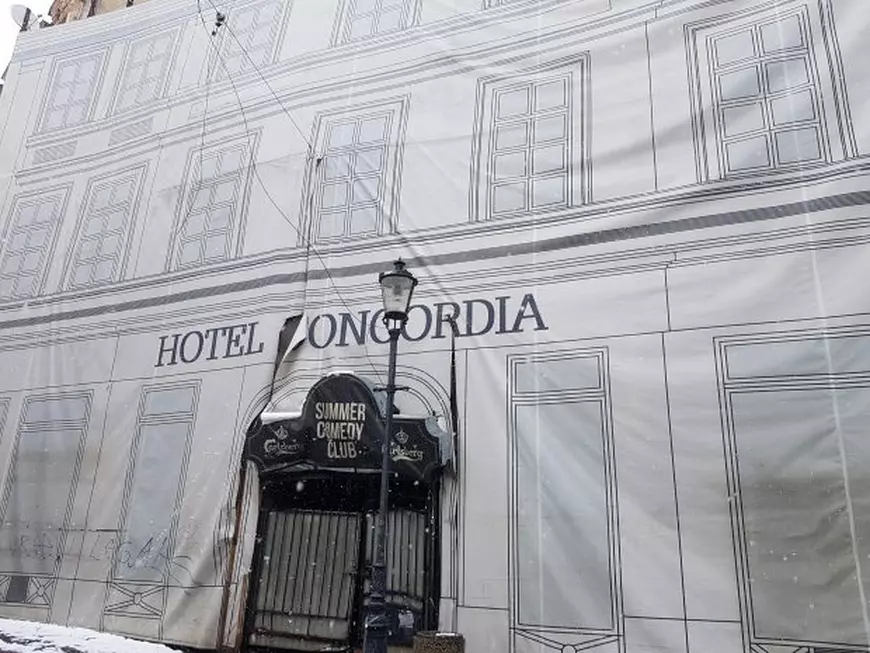 FOTO/Istorie acoperită de gunoi. Clădirea în care Cuza a semnat actul Unirii e o ruină de care nu-i pasă nimănui