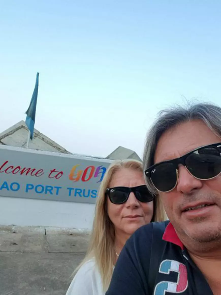 Croaziera cu surprize de Revelion. Cornel Galeș și blonda Vivi s-au căsătorit după ”ritul” indian