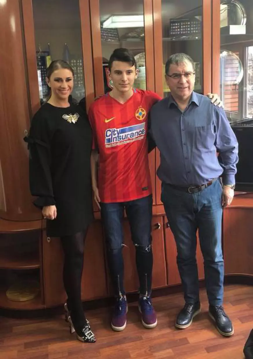 Doi jucători au semnat azi cu FCSB! Cei doi au făcut și pozele oficiale. Foto în articol