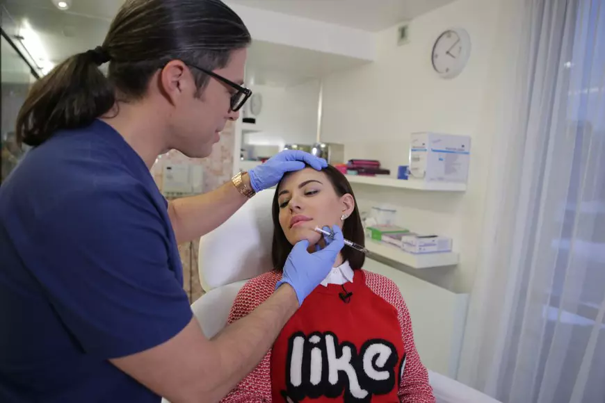 FOTO EXCLUSIV/Nicoleta Nucă a scăpat de cicatricea care o chinuia de 24 de ani. ”Putea să se extindă pe jumătate de față”