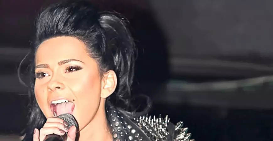 Cât au încasat artiștii de la noi pe un singur concert. Delia nu s-a dat jos din pat fără 15.000 de euro | FOTO