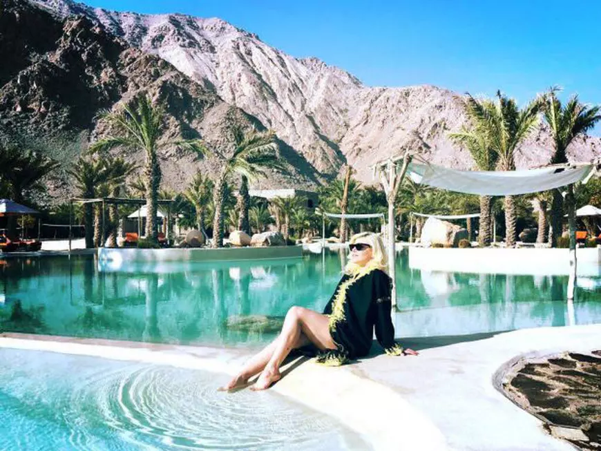 Loredana, vacanță într-o vilă de lux inspirată de satele omaneze