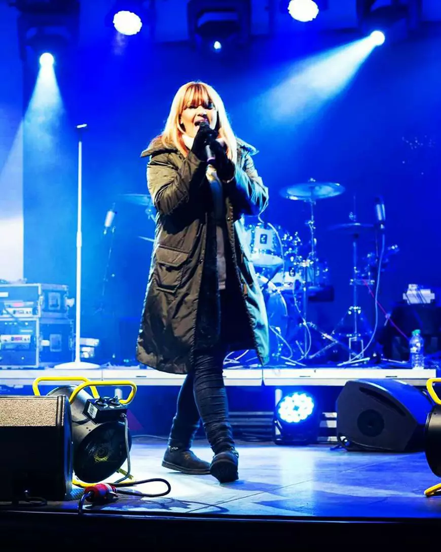 VIDEO/ Nicola, fosta vedetă a scenei pop, s-a îndrăgostit de muzica electronică. La 49 de ani ține concerte trance!