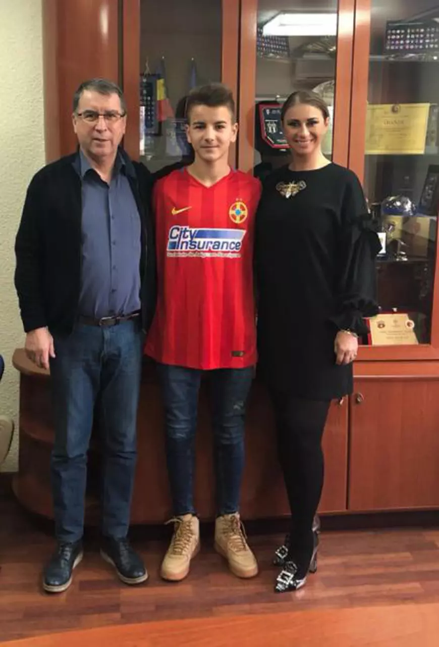 Doi jucători au semnat azi cu FCSB! Cei doi au făcut și pozele oficiale. Foto în articol