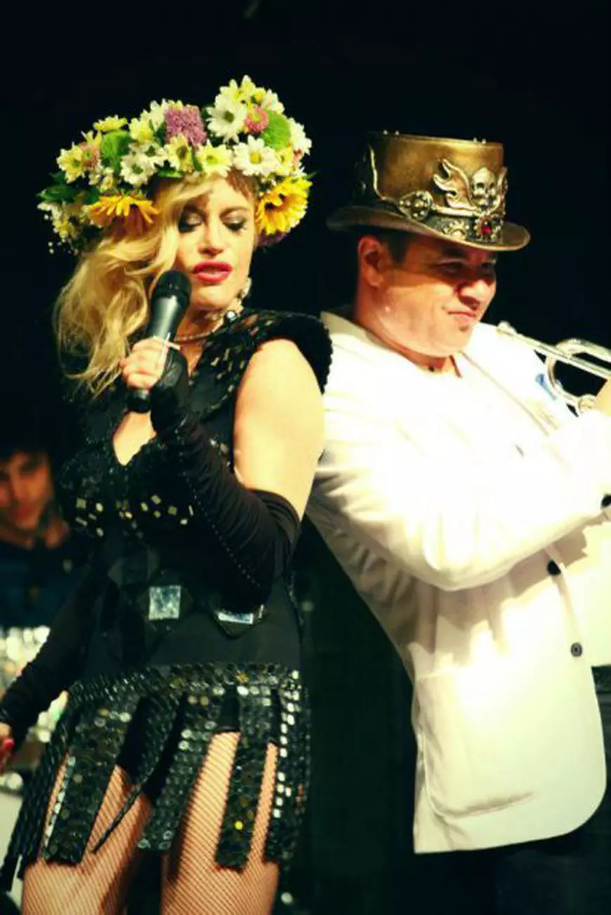 EXCLUSIV/Loredana, flancată la TOATE concertele de doi angajați ai M.A.I.! Sunt mereu cu ea pe scenă