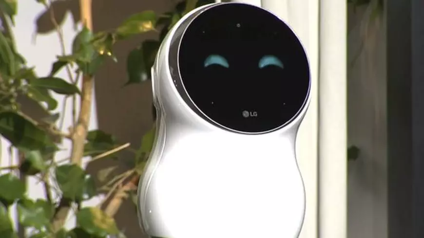 Un robot LG a clacat pe scenă în timpul prezentării oficiale de la CES 2018. Roboțelul CLOi folosește inteligența artificială, este bucălat și draguț
