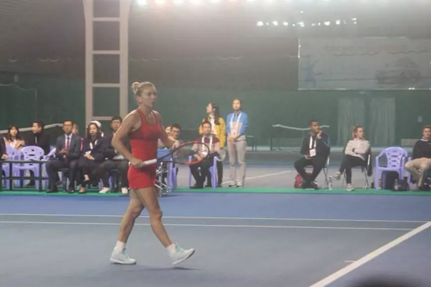 Simona conduce în decisiv